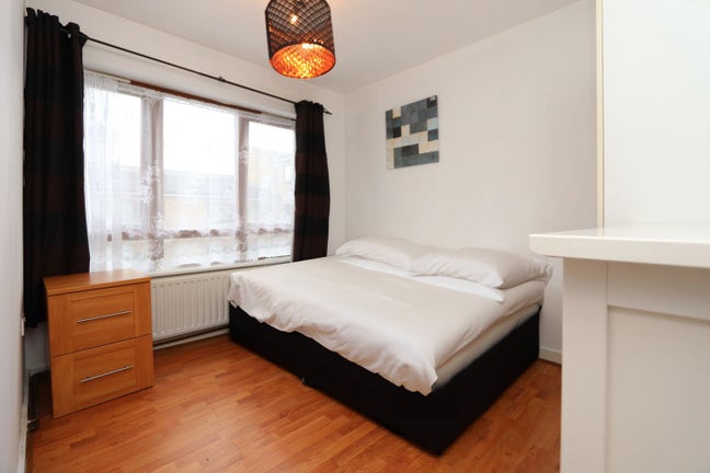 High-Demand Rooms in Canary Wharf , Book Now! Main Photo