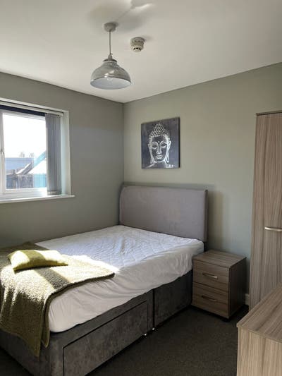 Ideal Double Room for Commute to Manchester Main Photo