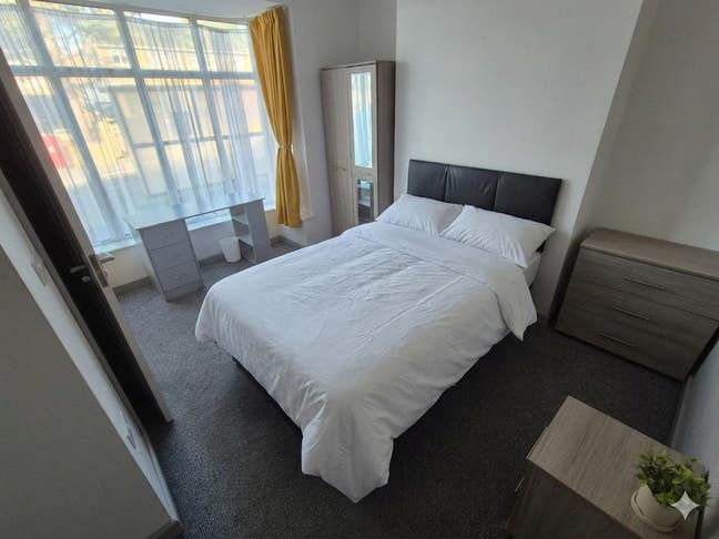🏡 Stylish Double | Bills Included | &pound;450 PCM Main Photo