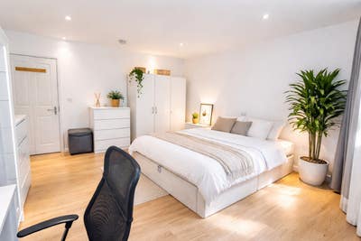 🏋️ Bright Double Room | Gym Access Included Main Photo