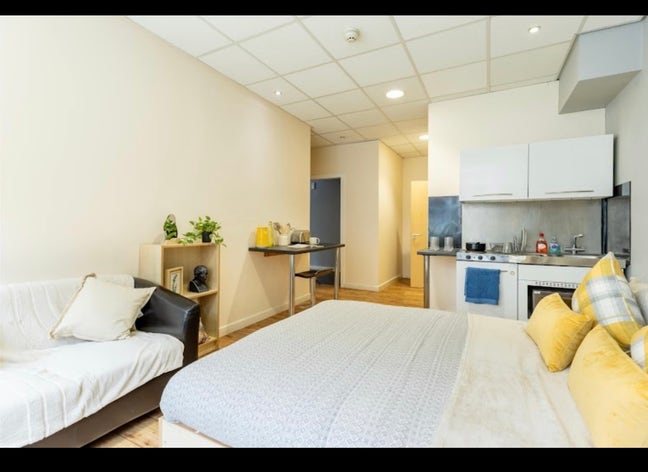 Room to rent  Main Photo