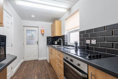 Rooms Available in Modern 6-Bed Professional HMO Main Photo