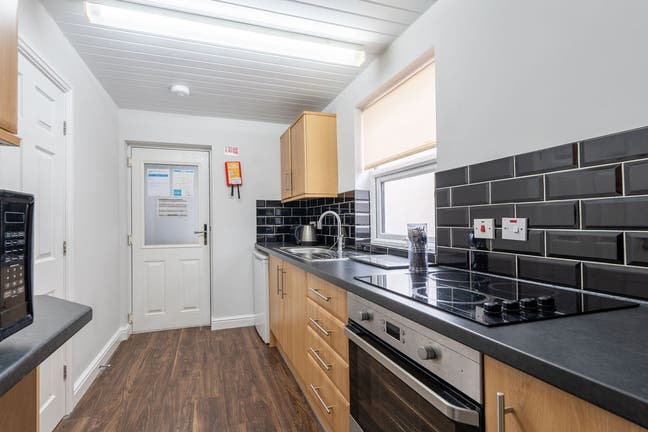 Rooms Available in Modern 6-Bed Professional HMO Main Photo
