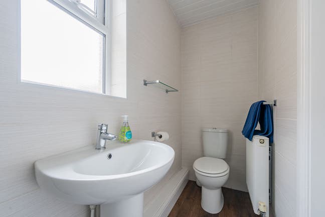 Rooms Available in Modern 6-Bed Professional HMO Main Photo