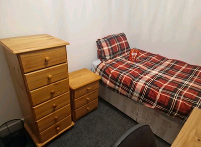Small Single Room in Shared House in S2  Main Photo
