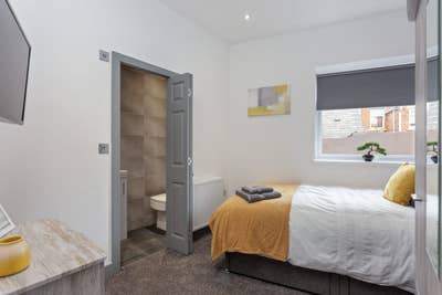 ⭐⭐Double En-suite Room-Bills Included⭐⭐ Main Photo