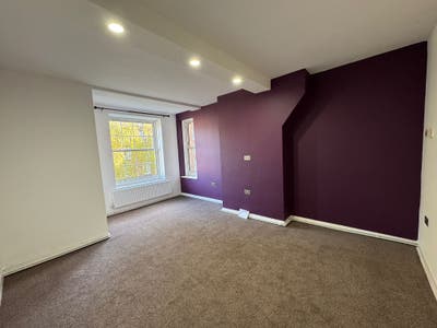 Spacious 2-Bed Flat with Balcony in Hackney Downs  Main Photo