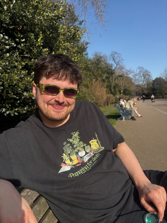 Professional seeking room in House Share or 1 bed Main Photo