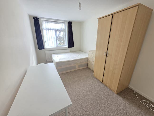 Double Room to rent in N7-All bills included! Main Photo