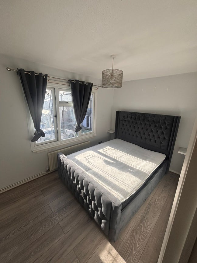 Spacious furnished double room, clean home Main Photo