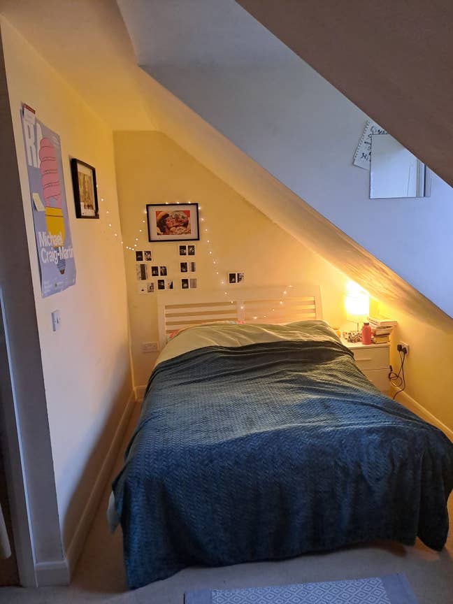 Spacious double room in sociable house Main Photo