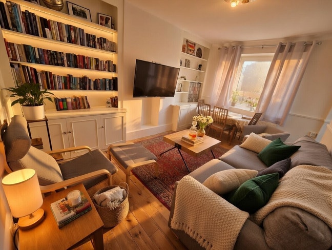 King Rooms on Abbey Road – Balcony – Bills Include Main Photo