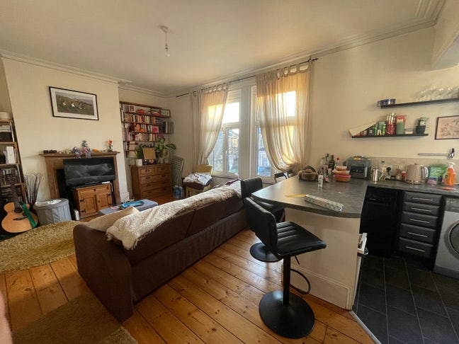 Large bright double room Turnpike Lane Main Photo