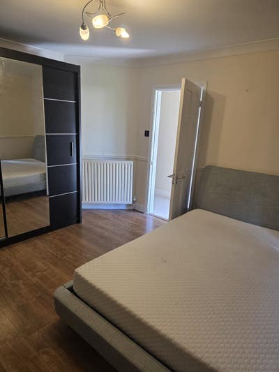 Spacious Luxury Room for Single or Couple Main Photo