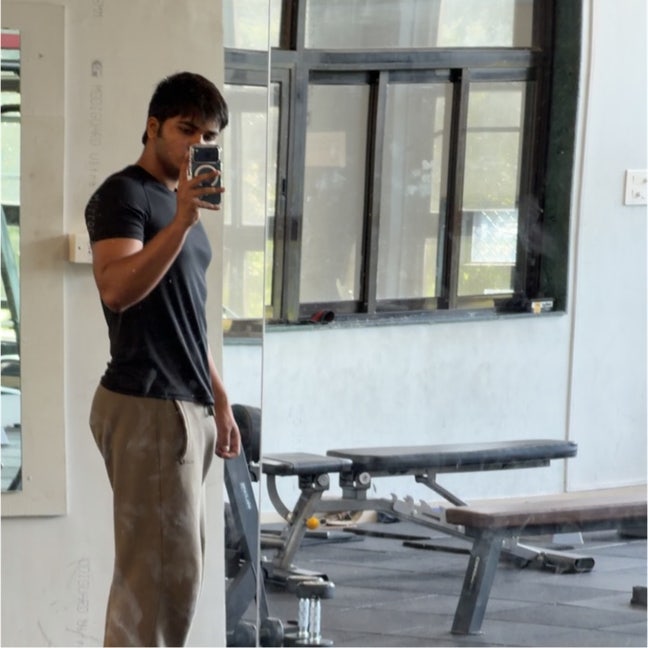 Looking for a double room and a flatmate  Main Photo