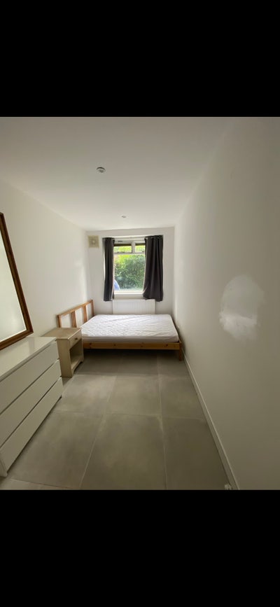 Bright Room in Beautiful Kilburn Park  Main Photo