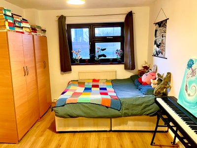 Large Bright Double | Park View | 4Min Walk Dlr  Main Photo