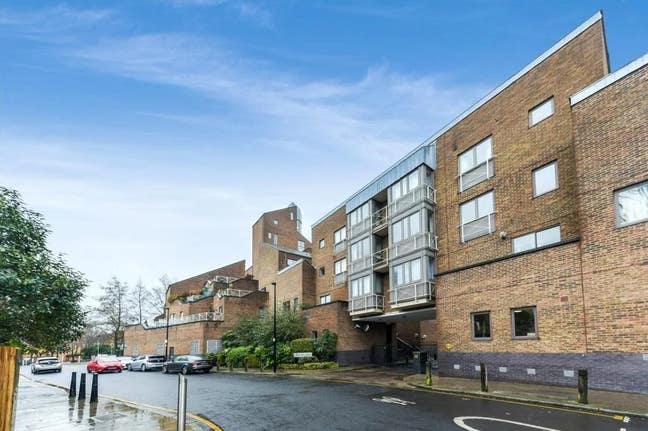2 - Bedroom Flat - Cumberland Mills E14 Main Photo