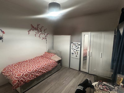 King size bedroom Available for couples!  Main Photo