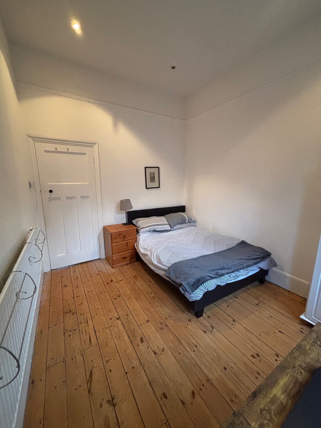 Spacious Double Room Available - Balham  Main Photo
