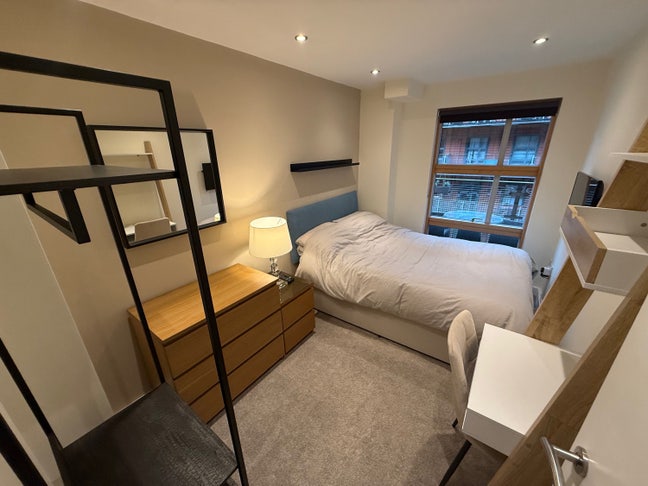 NQ Double Room & Bathroom (Short Term Considered) Main Photo