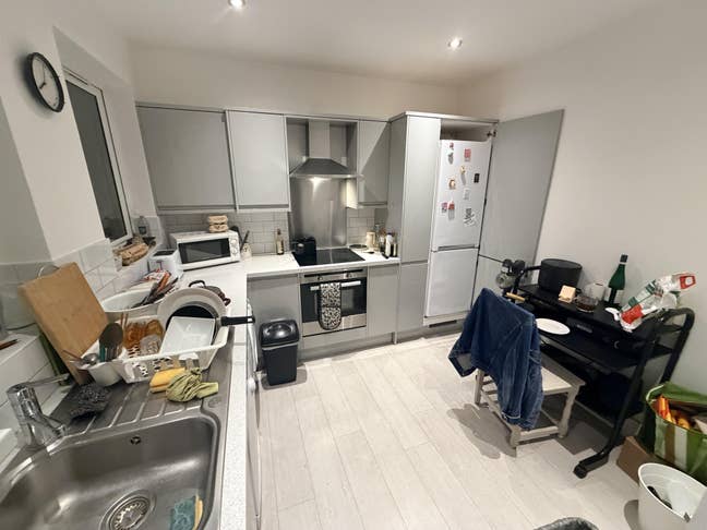 Beaconsfield furnished two bedroom flat for let Main Photo