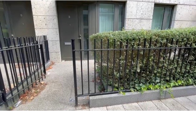 Large King-Size Room w/ En-suite - East Village Main Photo