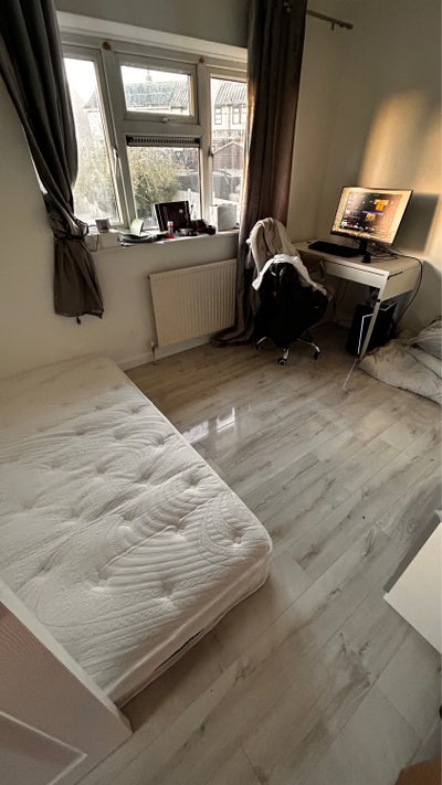 Double room available in Luton Main Photo