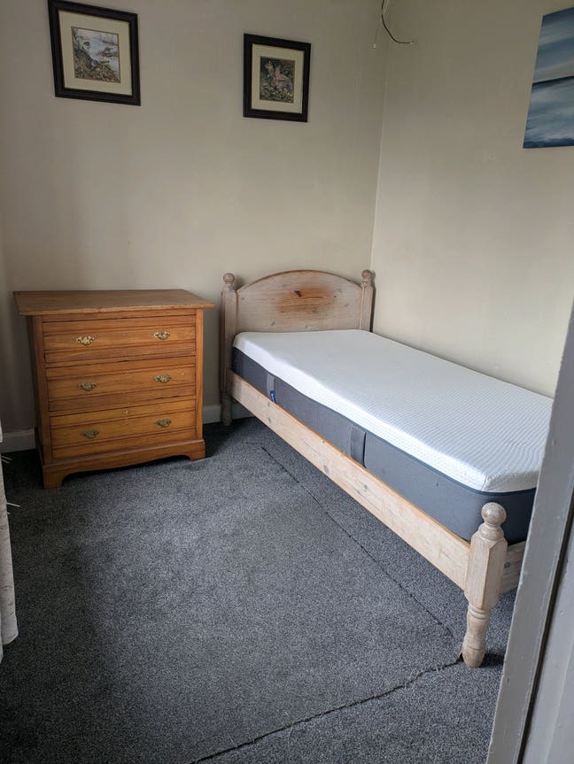 Single or double furnished room available  Main Photo