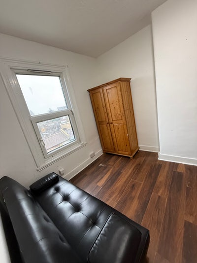 One single room available  Main Photo