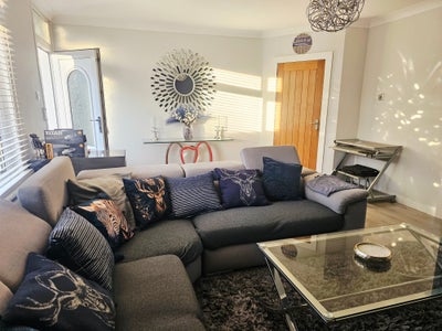 Double bedrooms available to rent.close to public  Main Photo