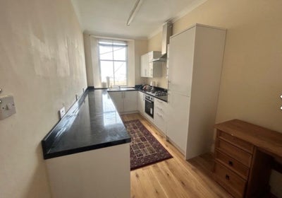 Spacious 3-bedroom flat in Stirling city centre Main Photo
