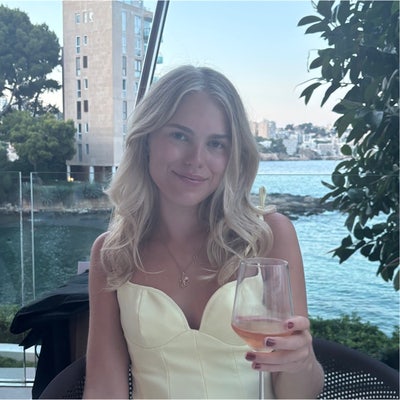 Hi, I’m Olivia—a 23-year-old professional... Main Photo