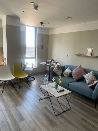 Spacious Ensuite Room available in 2B2B flat Main Photo