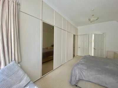 Large Double Room with Private En-Suite Main Photo