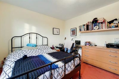 Spacious Double room in 3-bed flat Main Photo