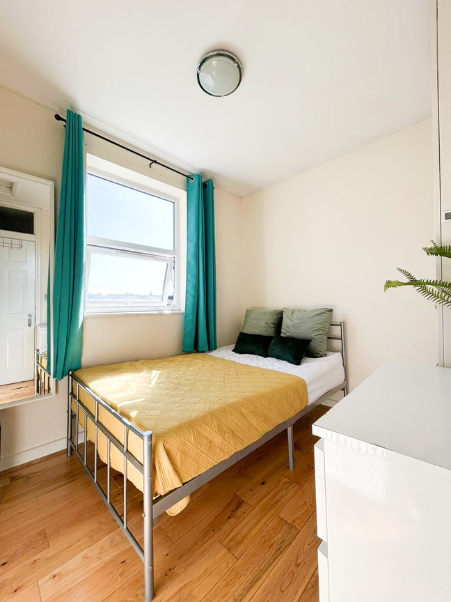 Room Available in Wood Green - &pound;700  Main Photo