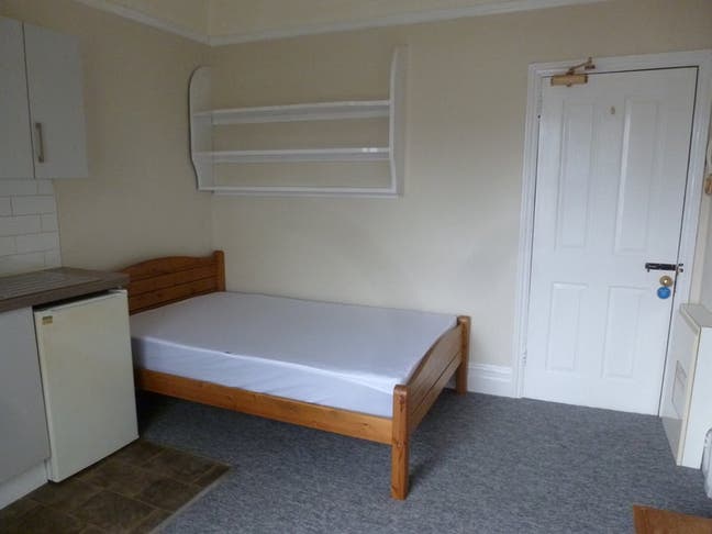  Single Bedsit in Hmo (8 Bedsits)  Main Photo