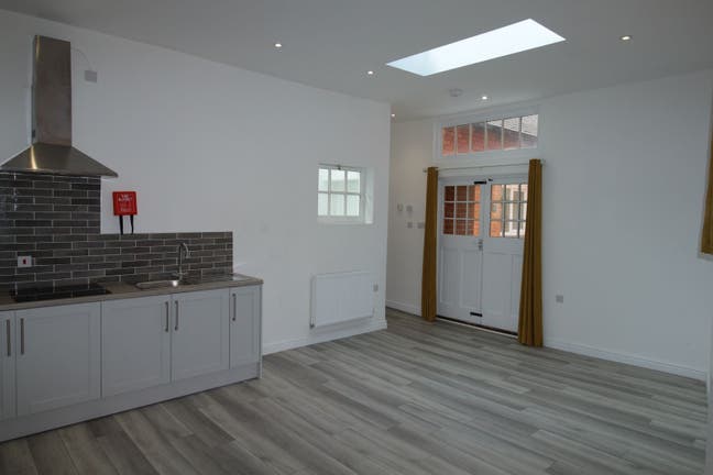 Professional  1-Bedroom Flat..!! Main Photo