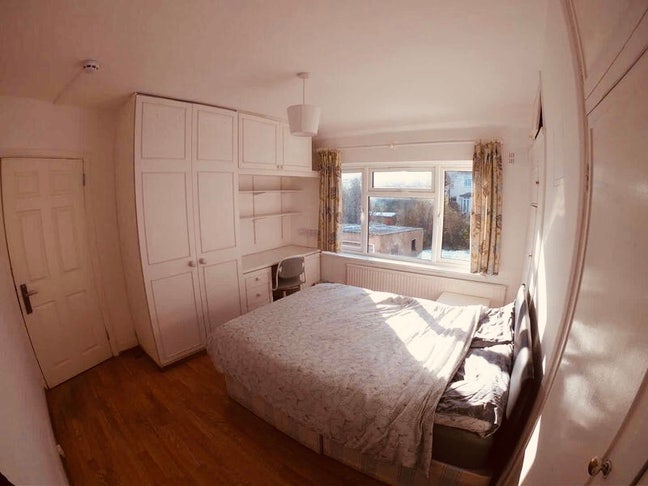 Quiet double room for single to let 5 mins to Uni  Main Photo