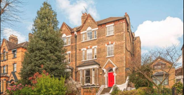 Whole 4 bed, 2 bath flat suitable for a family Main Photo