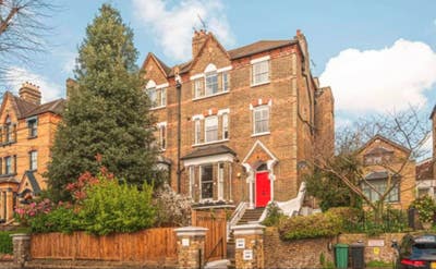 Whole 4 bed, 2 bath flat suitable for a family Main Photo