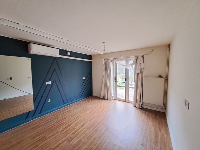  Rooms available - All bills Inc Main Photo