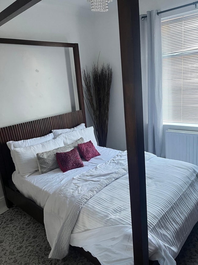 Large double bedroom in spacious property Main Photo