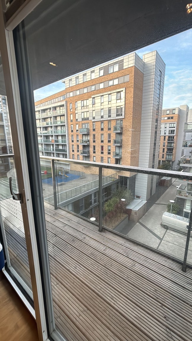 Bright Room in Prime Greenwich – Near DLR  Main Photo