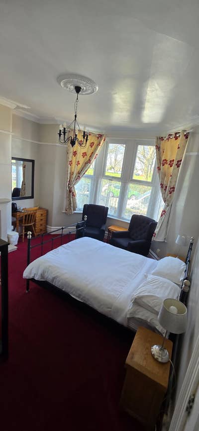 Serviced accommodation / double en-suite Main Photo