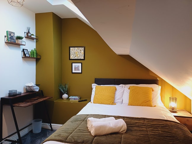 Last double room in modern Sefton park maisonette Main Photo