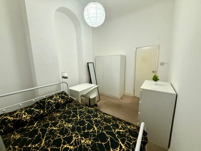 Spacious Bedrooms with Garden in Hammersmith Main Photo