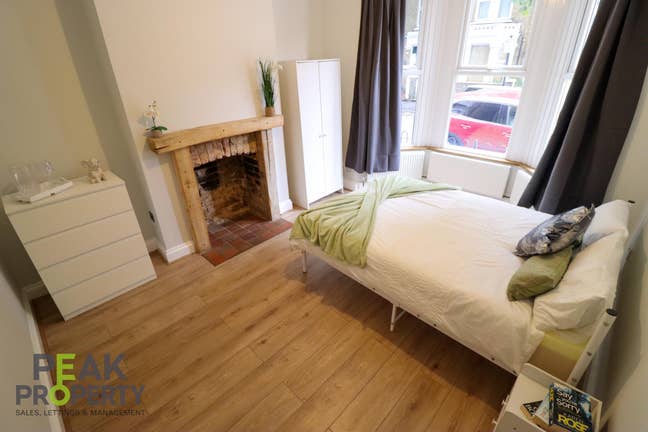 Napier Avenue - 1 Room Available,Central Southend Main Photo