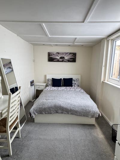 Large Double Room – &pound;700 Bills Included – CR7 Main Photo